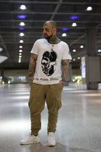 Laden Sie das Bild in den Galerie-Viewer, R-Shirt Skull/Helm Nieten