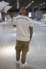 Laden Sie das Bild in den Galerie-Viewer, R-Shirt Skull/Helm Nieten