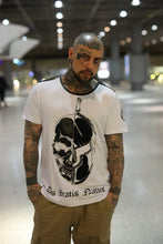 Laden Sie das Bild in den Galerie-Viewer, R-Shirt Skull/Helm Nieten
